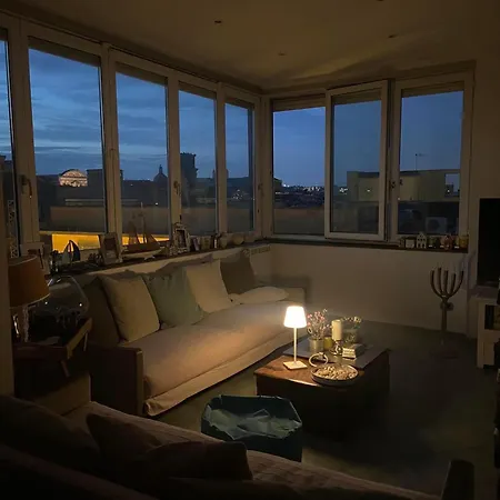 La Casa Sui Tetti 4* Napels